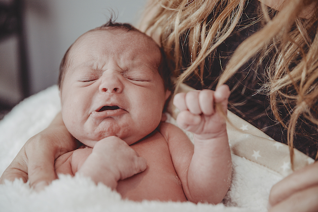 milkie blog tehotenstvi cukrovka newborn-with-angry-expression-showing-unpleasant-grimaces